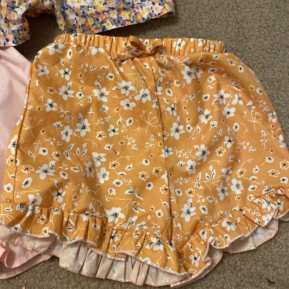Shorts - Picture 3 of 4